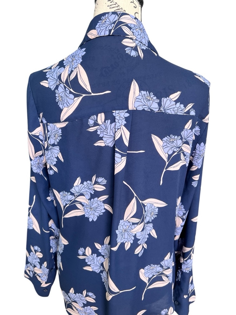 Express Navy Floral Button-Front Blouse with Light Pink and Lavender Print - Picture 4 of 6